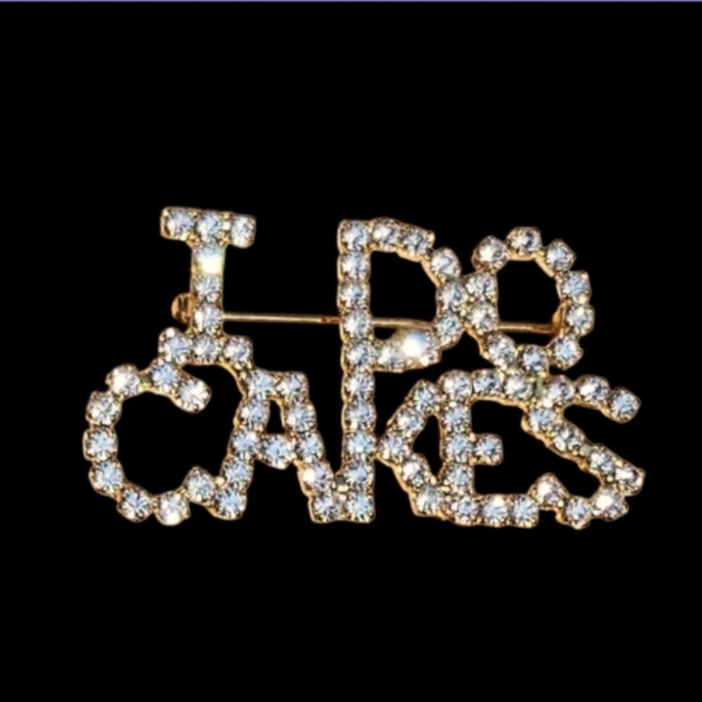 NIP Austrian Crystal Sparkly "I DO CAKES" Brooch. Perfect gift  For Bakers!!